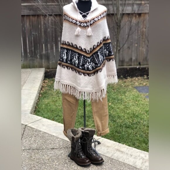 💫HOST PICK💫 ALPACA PONCHO Made in Peru Size O/S Boho Sweater Cape - Picture 4 of 9